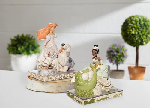 Vista 2 de Enesco Disney Traditions by Jim Shore White Woodland - Figura de Ariel, Max y Scuttle, 7.75 pulgadas, multicolor