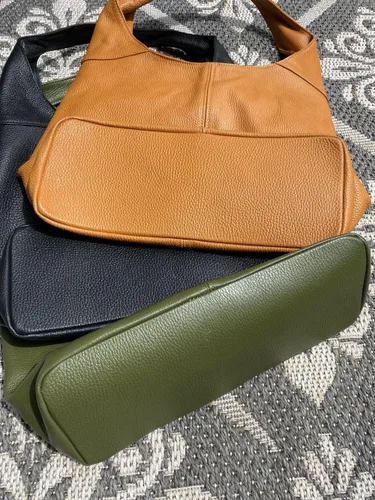 Vista 3 de Bolso de hombro Hobo Pebbled de cuero italiano - Bolso de viaje casual