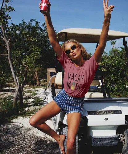 Vista 3 de Vacay Mode - Camiseta de manga corta con estampado de piña para mujer