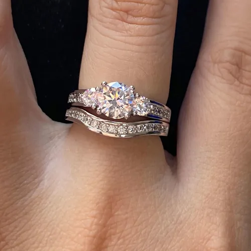 Vista 2 de Juego de anillos de novia de 1.8 quilates con circonita cúbica para mujer, anillos de boda vintage, tres piedras de promesa de oro de 18 quilates