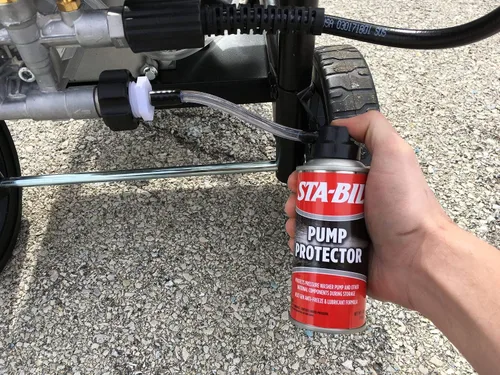 Vista 13 de STA-BIL Protector de bomba, 4 oz Protege las bombas de lavado a presión durante el almacenamiento con anticongelante y lubricante.