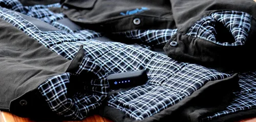 Vista 7 de Outfitter - Chaqueta térmica de 5 V con batería USB Powerbank, sistema de calor de capa cero