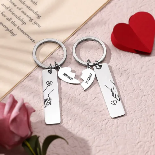 Vista 9 de Regalos para parejas, llaveros personalizados a juego para parejas, juego de llaveros personalizados con nombre para novio y novia