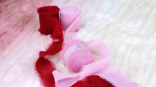 Vista 4 de Juego de 3 rollos de cinta de gasa de gasa hecha a mano con flecos de 1.5 pulgadas x 7 yardas para decoración de flores, invitaciones de boda