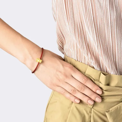 Vista 2 de Chow Sang Sang 88262C - Pulsera de oro sólido de 24 quilates con dije de bendición Guan Yin para mujer Metal