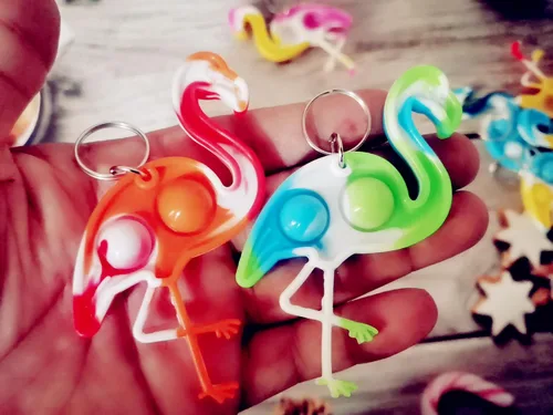 Vista 2 de Paquete de 30 juguetes divertidos de burbujas surtidos de flamencos para niños, niños, aulas, estudiantes, regalos de profesores, recuerdos