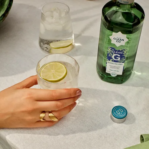 Vista 4 de CleanCo Clean G - Alternativa al Gin Sin Alcohol Destilados Premiados de Cero Proof Sin Azúcar, Baja en Calorías y Sin Edulcorantes Vegano