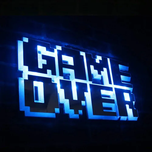Vista 2 de Geek Alerts Iluminación LED 3D de 8 bits Pixel Game Over Silhouette Wall Mirror Sign, USB multicolor cambiante videojuego luz multicolor espejo