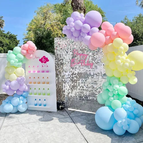 Vista 4 de Kit de arco de globos pastel arcoíris con globos de colores surtidos, guirnalda de globos pastel, globos de fiesta pastel, azul pastel, rosa, verde