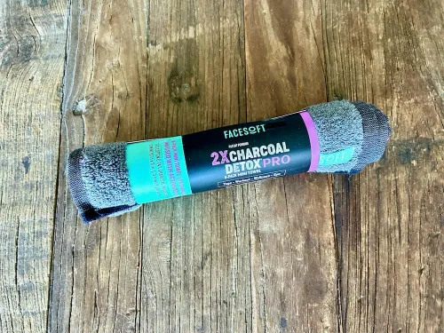 Vista 9 de Mini Towels Charcoal 2X PRO Detox Multipack - Carbón activado doble - Elimina toxinas e impurezas de la piel - Toalla de ejercicio de algodón suave