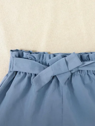 Vista 6 de OYOANGLE Conjunto de 2 piezas para niña con diseño gráfico de malla, manga de mariposa, ribete de volantes, camiseta y pantalones cortos con lazo