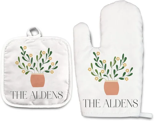 Vista 26 de Angela's Kitchen - Juego de guantes de horno personalizados y soporte para ollas Regalos de cocina personalizados Inauguración de la casa