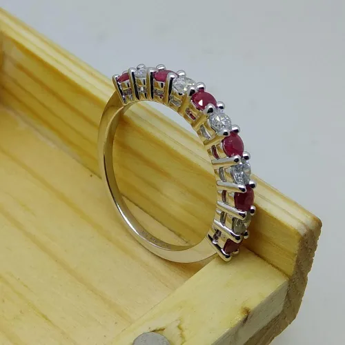 Vista 6 de Dazzlingrock Collection Banda alternativa de piedras preciosas y diamantes redondos para mujer en oro