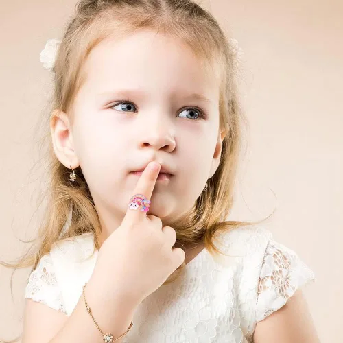 Vista 5 de OSDUE Anillos ajustables para niña, 24 anillos de juego en caja sin duplicados para niños, anillos de simulación y disfraces para niñas de 3 a 12