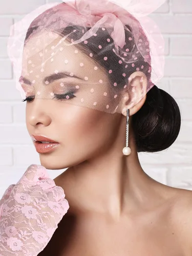 Vista 5 de Honoson Juego de 4 Sombreros Fascinadores para Mujer, Accesorio de Tocado para Fiesta de Té, Velo, Guante de Encaje, Juego de Perlas, Boda