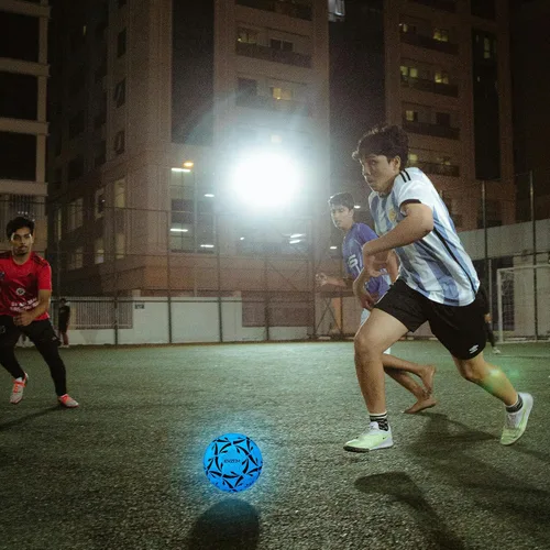 Vista 7 de EVZOM Balón de fútbol luminoso oficial juego de fútbol americano, tamaño 3, tamaño 4, tamaño 5 para niños, niñas, adultos, al aire libre