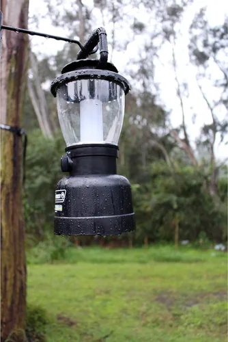 Vista 4 de Coleman Lámpara LED recargable y resistente de 400 lúmenes, lámpara resistente a impactos y al agua con puerto de carga USB, LEDs de por vida que