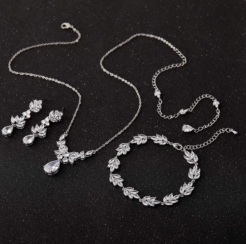 Vista 7 de SWEETV Juego de joyas de novia de lágrima para novias mujeres damas de honor collar de fondo de diamantes de imitación de cristal para baile