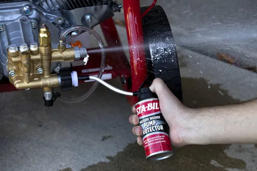 Vista 6 de STA-BIL Protector de bomba, 4 oz Protege las bombas de lavado a presión durante el almacenamiento con anticongelante y lubricante.