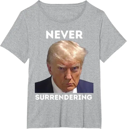 Vista 43 de Triumph Never Surrendering - Camiseta Trump Mug Shot, Negro