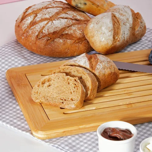 Vista 4 de RoyalHouse Tabla de cortar pan de bambú natural de alta calidad con bandeja para migas, bandeja para servir pan para cocina Bandeja para servir