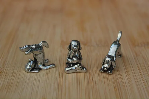 Vista 3 de Basic Spirit Juego de figuras de perro de yoga (Pewter)-Mini 3 piezas