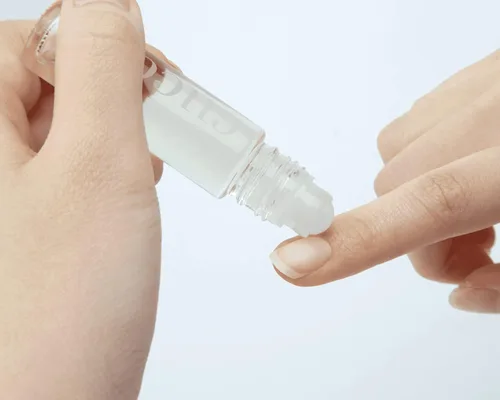 Vista 5 de Cuccio Naturale - Juego de aceite revitalizante para cutículas, proporciona hidratación intensa, repone y fortalece las uñas, promueve una piel más