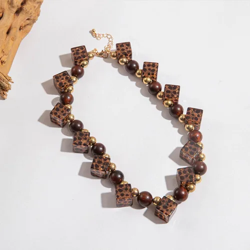 Vista 7 de Leopard Print Amber Acrylic Heart Choker Necklace for Women, Vintage Punk Chunky Resin Pearl Beaded Strand Adjustable Lightweight Trendy Fashion
