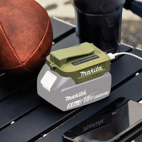 Vista 3 de Makita ADADP05 Outdoor Adventure™ 18V LXT® Fuente de energía inalámbrica de 18V LXT®, solo fuente de energía, USB, Verde Camuflaje