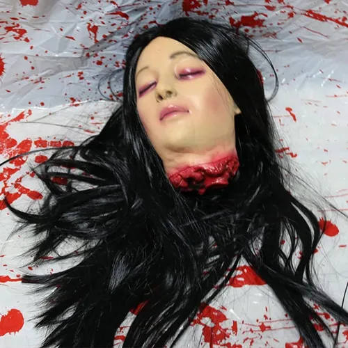 Vista 25 de RiceelSor Decoración colgante de cabeza dividida para Halloween, diseño de cadáver sangriento, de terror, de tamaño real, con peluca, disfraz