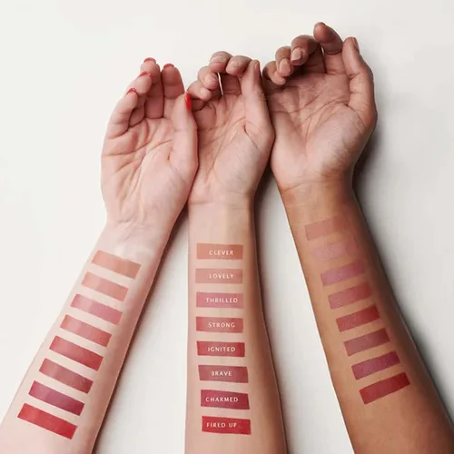 Vista 2 de butter LONDON Lápiz labial Plush Rush Satin Matte