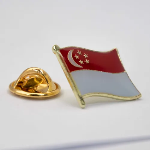 Vista 5 de A-ONE -Parche bordado de la bandera nacional de Singapur + Pin de metal de Singapur en bolsas, banderas del país del mundo Pinbadges NO.079A rojo