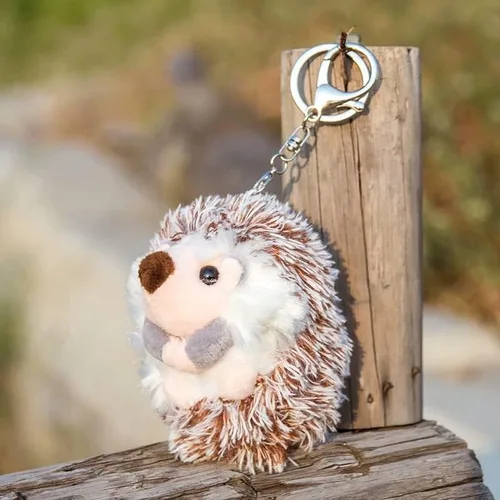 Vista 5 de UR Sunshine Llavero creativo divertido de Kawai pequeño erizo marrón para niños y niñas llavero de peluche suave con diseño de erizo mochila