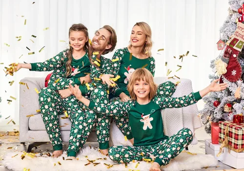 Vista 4 de Ekouaer Pijamas de Navidad para la familia, pijamas de manga larga a juego con pantalones a cuadros, ropa de dormir suave para descansar