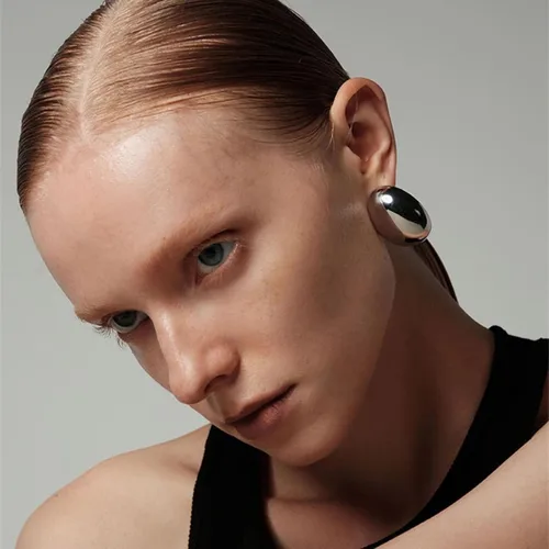 Vista 2 de Aretes de aro de oro gruesos para mujer, ligeros, con forma de gota de agua, aretes de aro abiertos y huecos en forma de lágrima, plata y oro