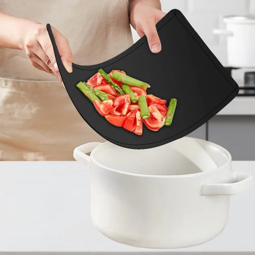 Vista 5 de WK Juego de 3 tapetes/tablas de cortar de plástico flexibles con labio, tabla de cortar plegable para cocina, tablas de cortar negras para carne