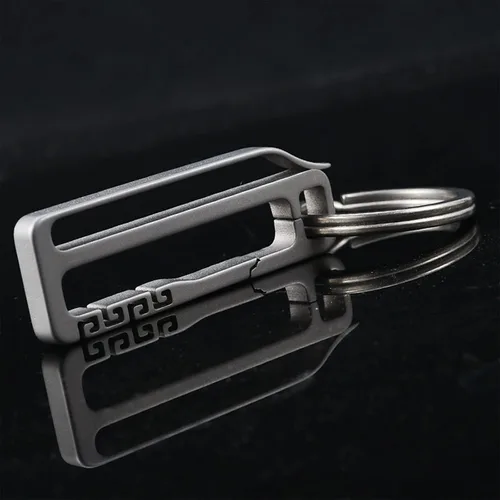 Vista 3 de Llavero de aleación de titanio con clip para cinturón con aleación de titanio, llavero de coche, regalo para hombres, novio y él