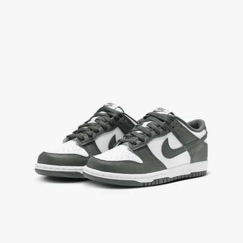 Vista 746 de Nike Kid's Dunk Low Sneaker