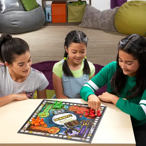Vista 4 de Hasbro Gaming Lo siento! Juego de mesa: Edición de villanos de Disney para niños, juegos familiares para mayores de 6 años (exclusivo de Amazon)