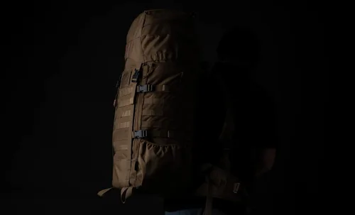 Vista 6 de Mochila táctica 75L con marco interno, MOLLE y sistema de hidratación En Camo