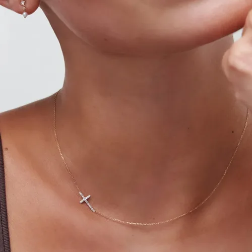 Vista 37 de Collar de cruz para mujeres y niñas, delicado chapado en oro de 14 quilates, gargantilla con dije de cruz que no se deslustra, impermeable, moderno