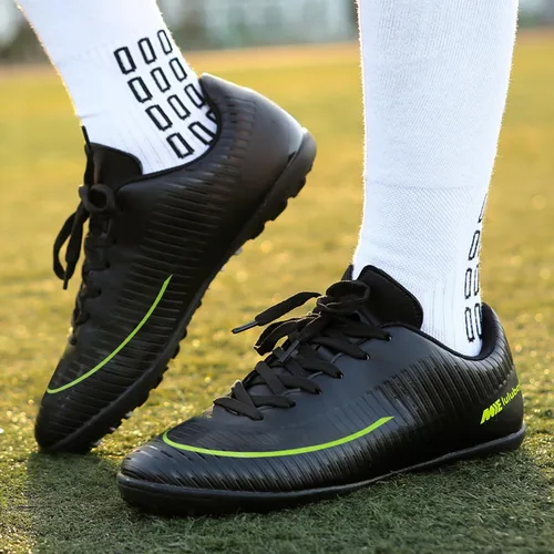 Vista 4 de UYO Zapatos de fútbol de interior para hombre, tacos de fútbol bajos, con cordones, antideslizantes, para deportes, fútbol sala TF