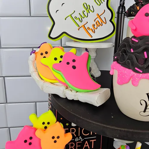 Vista 3 de Neón eléctrico de Halloween, galletas falsas de neón, galletas falsas de Halloween, juego de 3 galletas falsas para bandeja escalonada, galletas