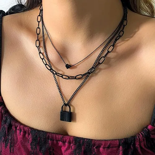 Vista 7 de Caiyao Collares apilados para mujer, cadenas de bloqueo negras, collar en capas con dije estético, gargantilla multicapa