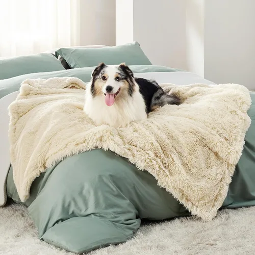 Vista 23 de Bedsure Mantas impermeables para perros grandes, piel sintética esponjosa, 50 x 60 pulgadas Plush Fuzzy Reversible Pet Blankets for Couch and Dog