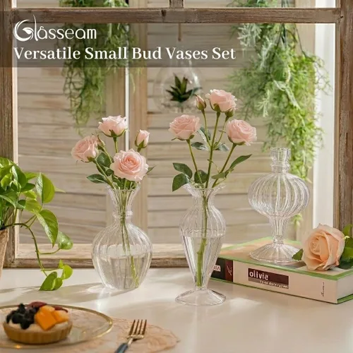 Vista 3 de Jarrones pequeños de cristal Glasseam: 3 piezas de jarrón transparente acanalado para flores individuales Hecho a mano, moderno, bonitos centros