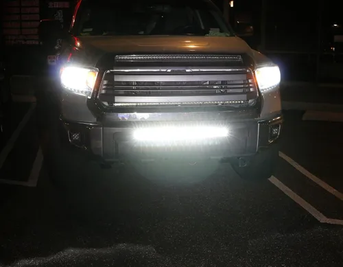 Vista 4 de iJDMTOY Barra de luz LED de 30 pulgadas para montaje en rejilla inferior compatible con Toyota Tundra 2014-21, incluye (1) barra de luz LED de alta