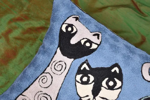 Vista 7 de Funda de almohada lumbar Picasso - Cojín abstracto de gatitos azules - Lana bordada a mano tamaño 14 x 20