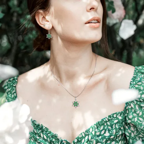 Vista 2 de STARCHENIE Collar de copo de nieve, aretes de plata de ley 925, juego de joyas de copo de nieve esmeralda para mujer