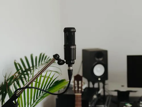 Vista 8 de Audio-Technica AT2020 Micrófono de estudio de condensador cardioide XLR, ideal para aplicaciones de proyecto/estudio en casa